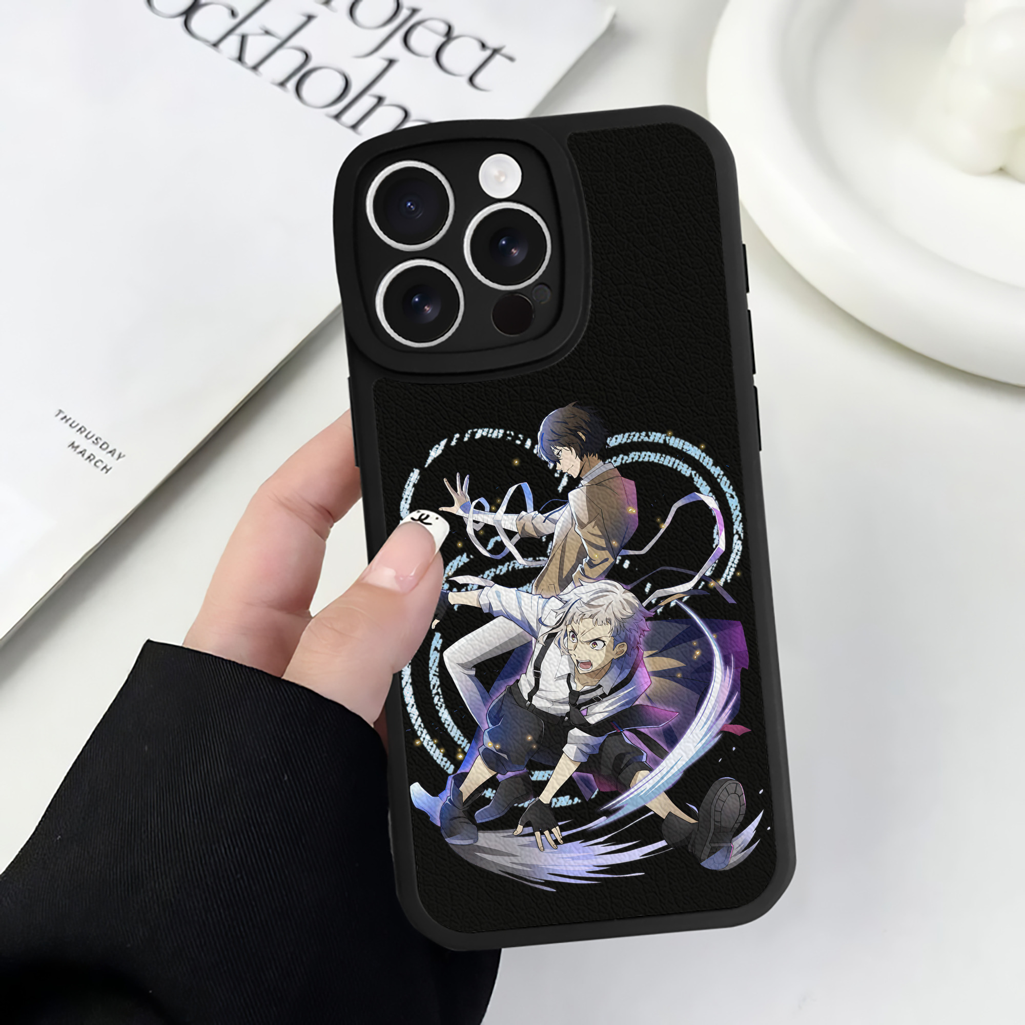 （画像用） 文豪ストレイドッグス Bungo Stray Dogs 【iPhone 16シリーズ対応】シリコンスマホケース（レザー調） 材質：シリコン